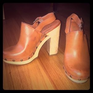 Clog heels